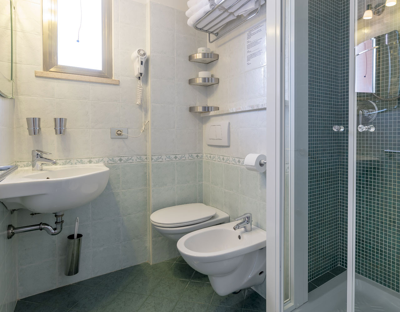 media.Camere-Comunicante-3-Hotel-Apollo-Viserbella-di-Rimini