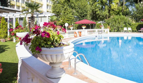 media.Slide-Piscina-2-Hotel-Apollo-Viserbella-Rimini